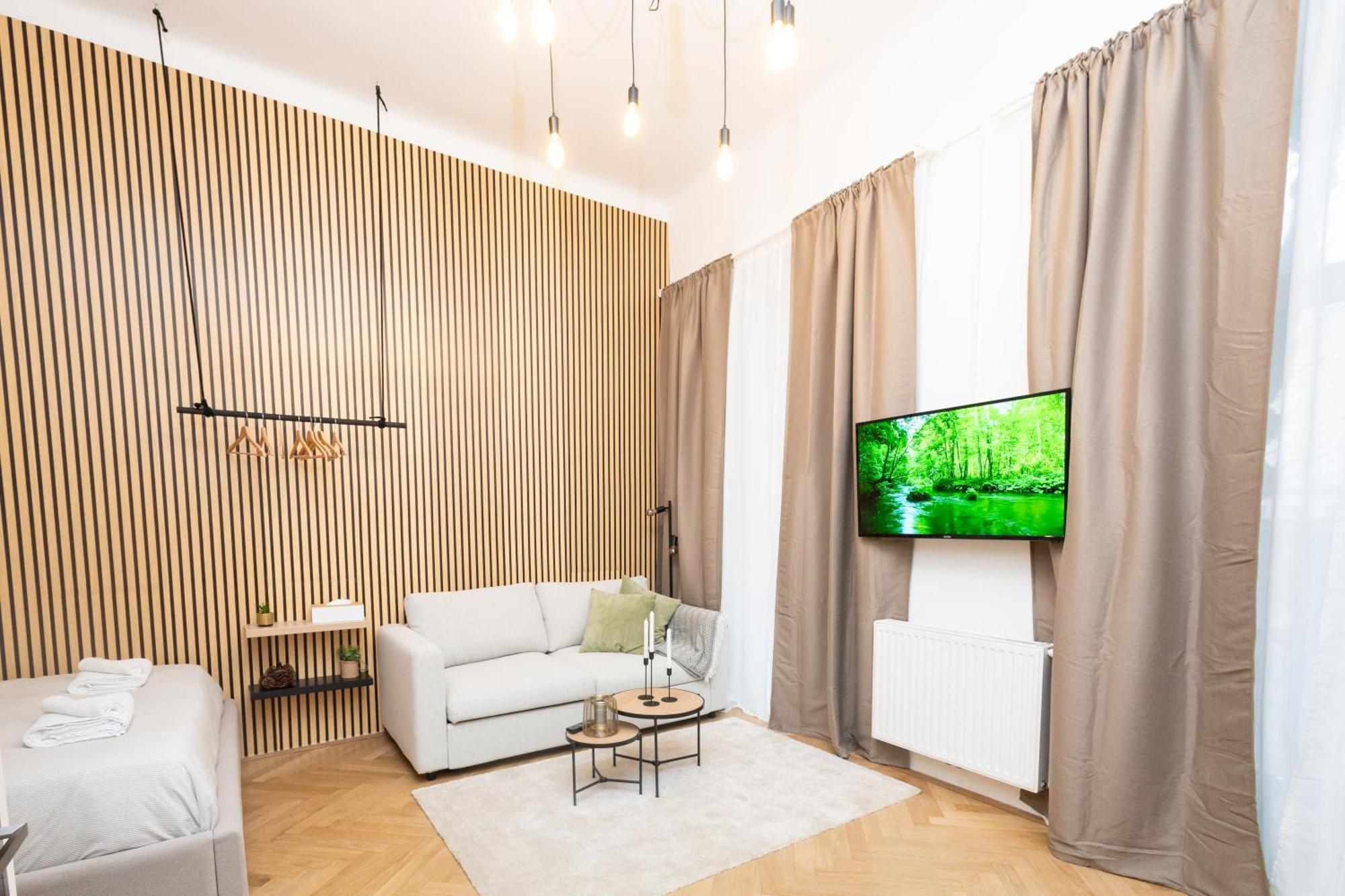 Charming Retreat Walking Distance From Town Centre Vienne